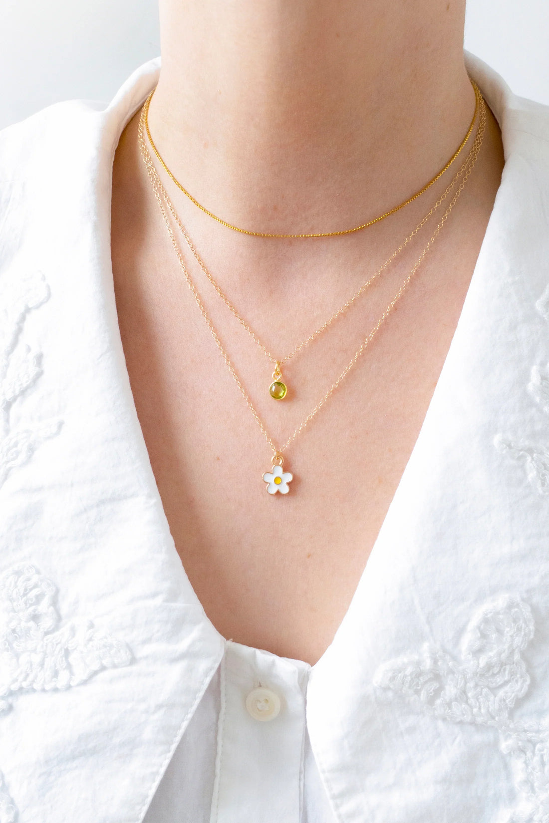 Modern Pakistani woman styled with minimalist luxury jewellery, reflecting everyday elegance and contemporary design.