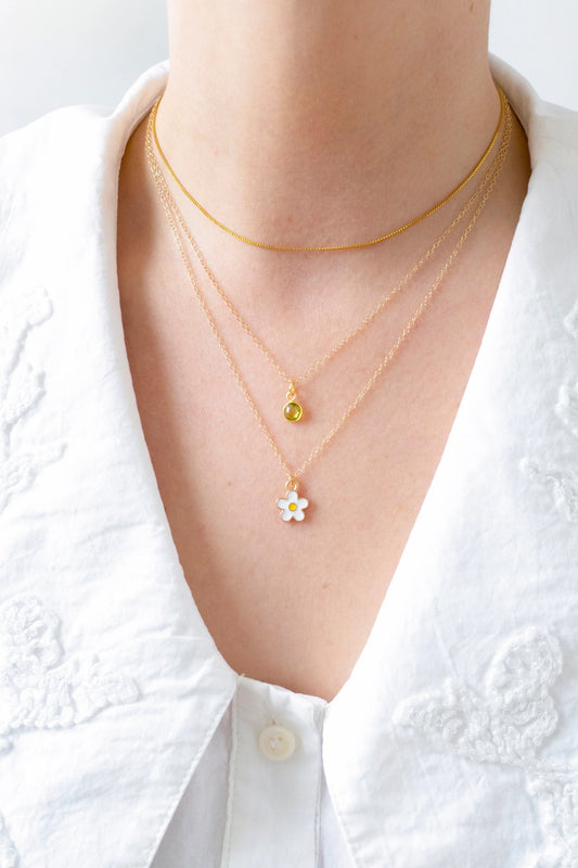 Modern Pakistani woman styled with minimalist luxury jewellery, reflecting everyday elegance and contemporary design.